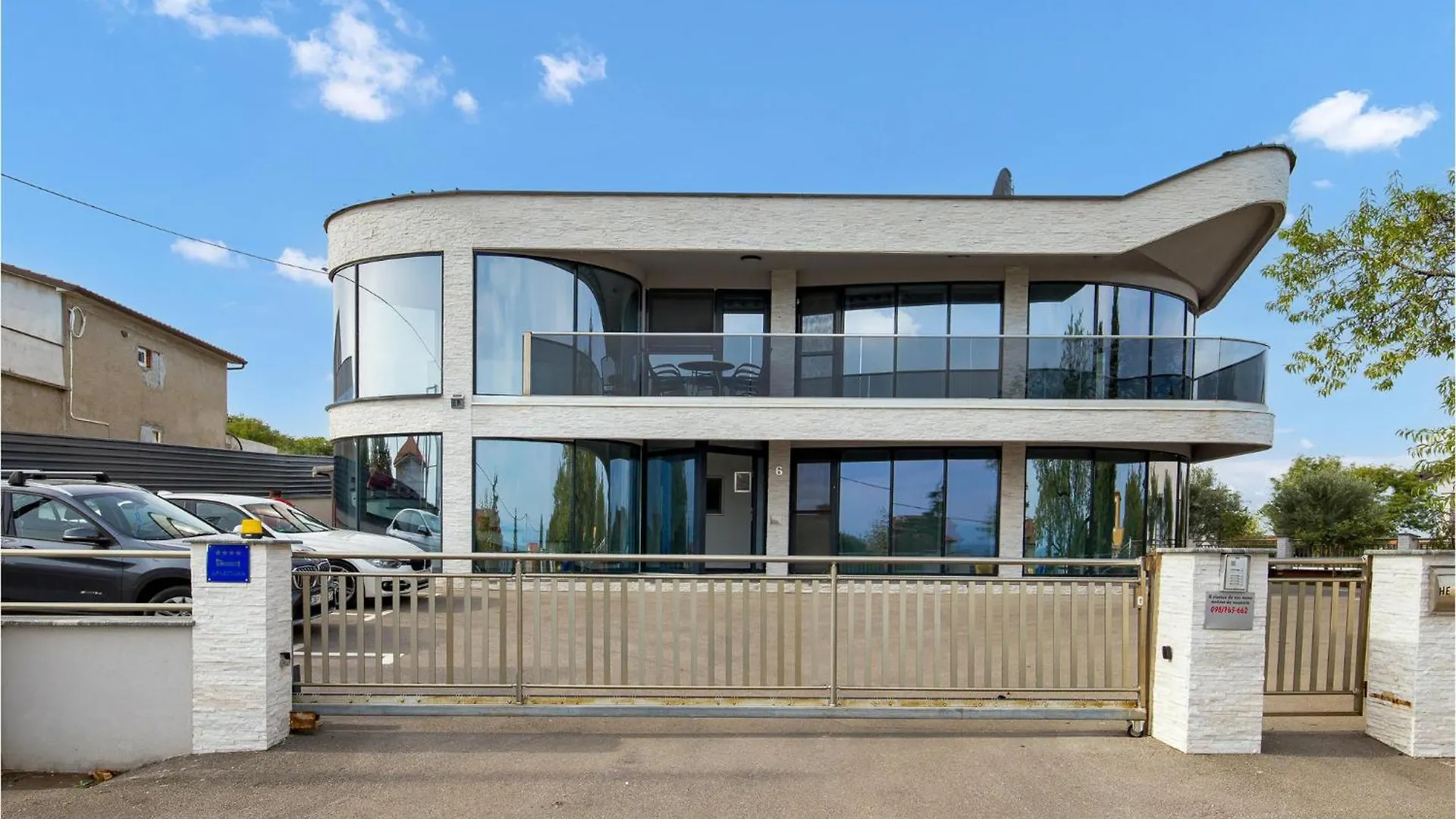 Cozy Apartment In Vrh With Outdoor Swimming Pool