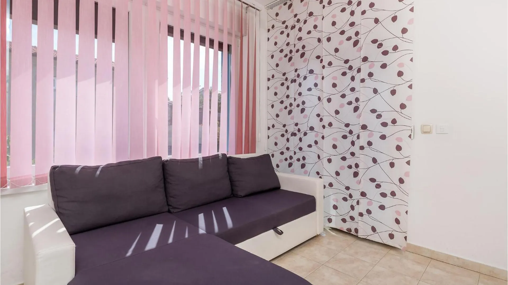 Cozy Apartment In Vrh With Outdoor Swimming Pool