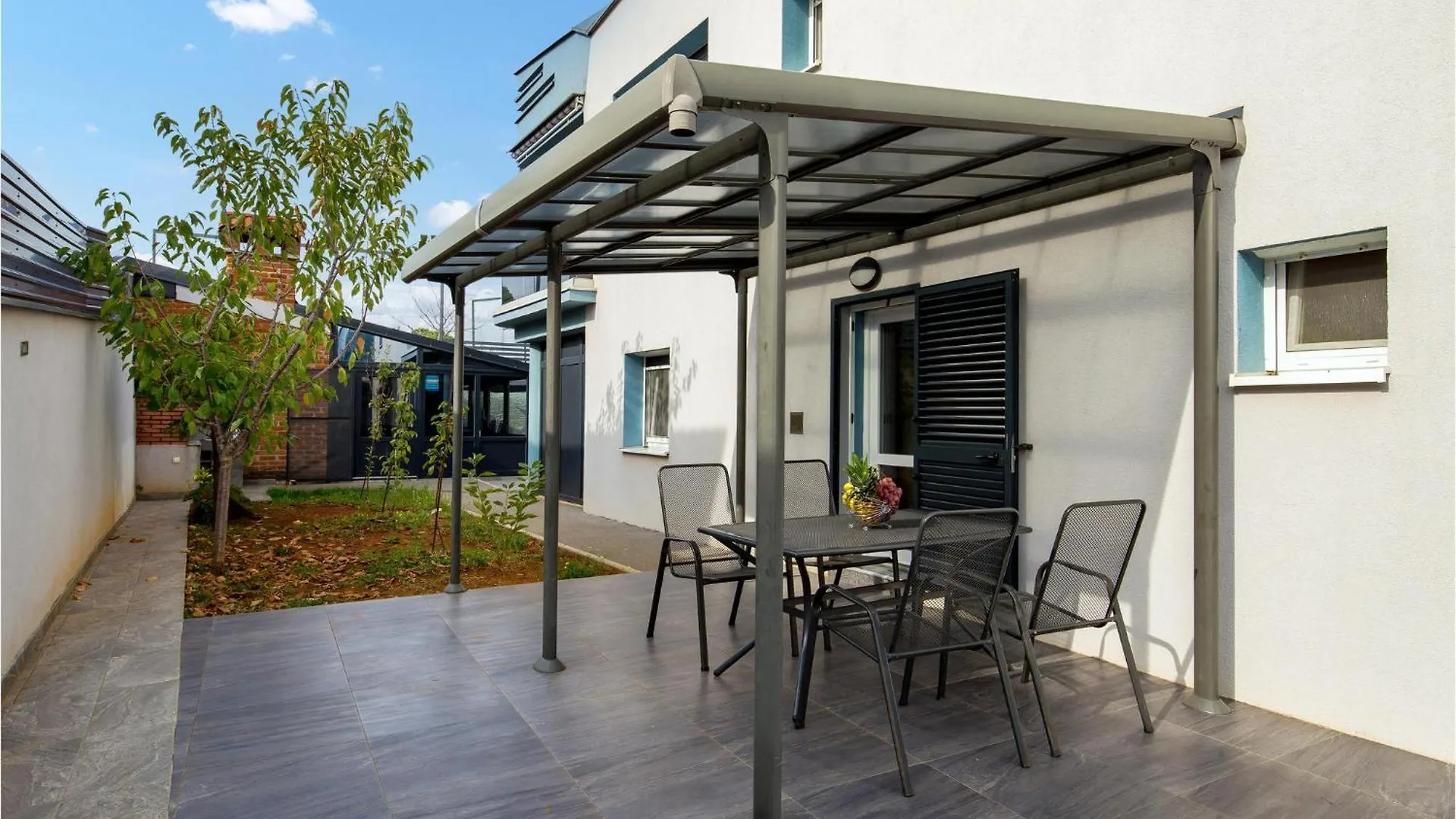 Cozy Apartment In Vrh With Outdoor Swimming Pool  Vrh (Krk)